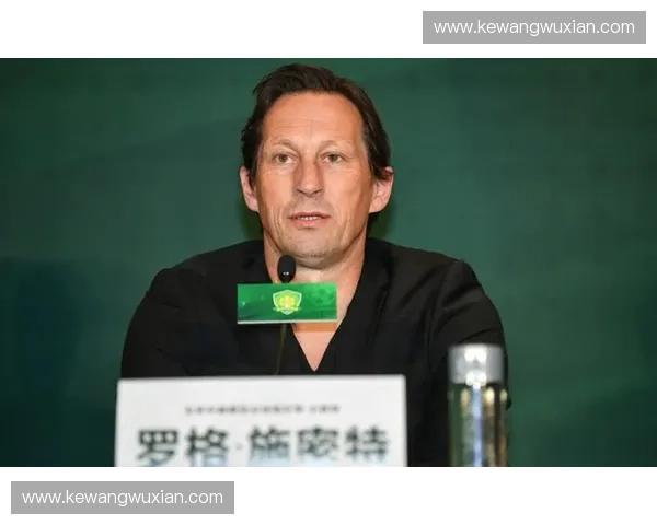 曹侑珉作为经验丰富的中卫是可靠的轮换人选，他与金玟哉的组合是后防线的备用方案